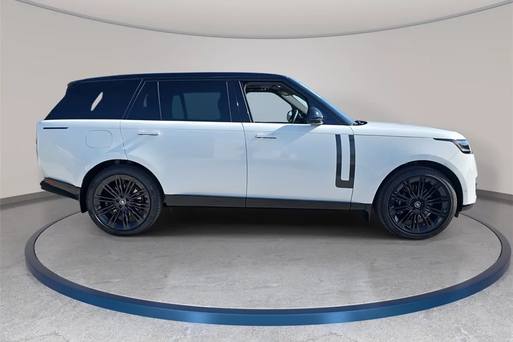 2025 Land Rover Range Rover SE photo 1