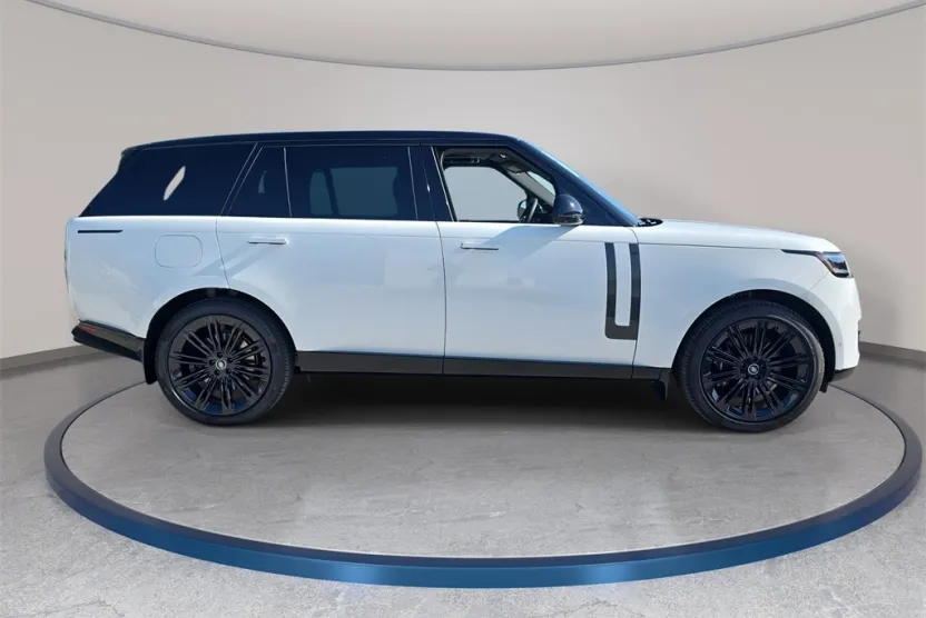 2025 Land Rover Range Rover SE photo 1