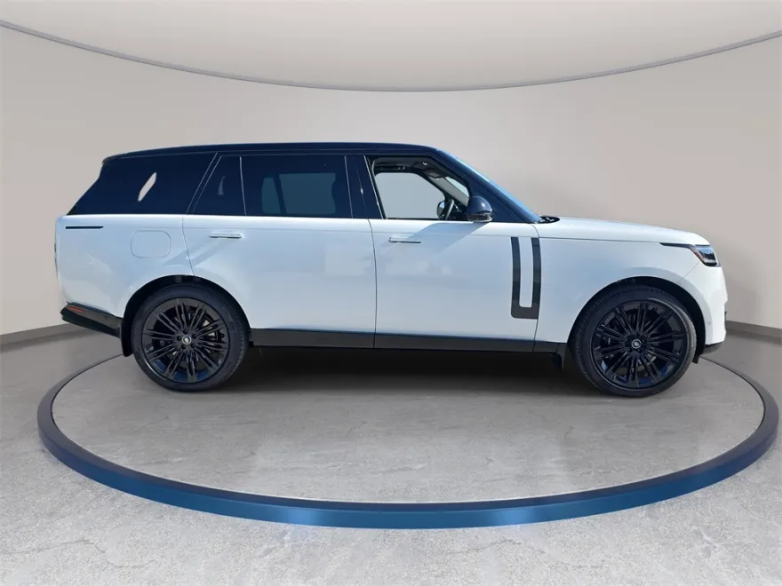2025 Land Rover Range Rover SE photo 1
