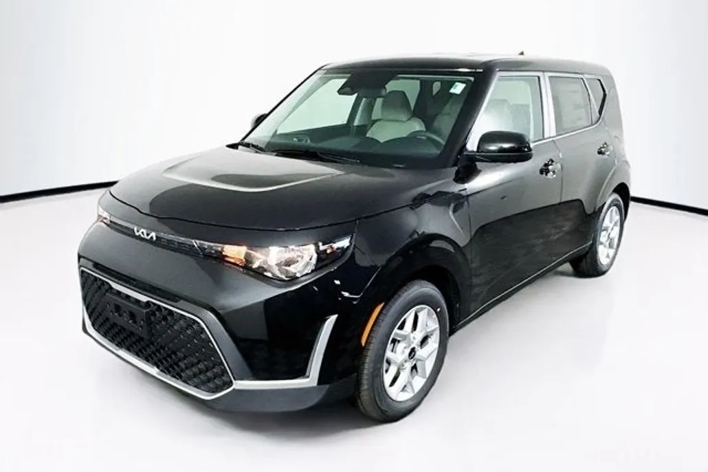 2025 Kia Soul LX photo 1
