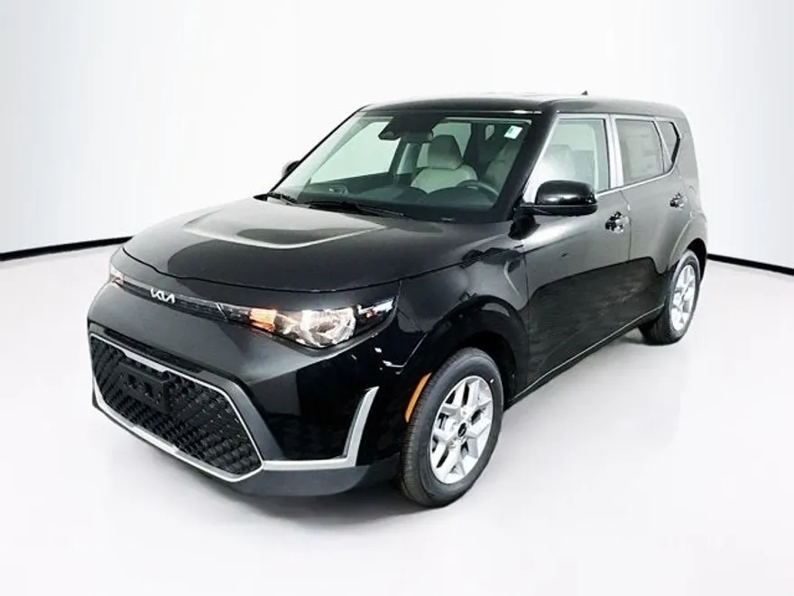 2025 Kia Soul LX photo 1