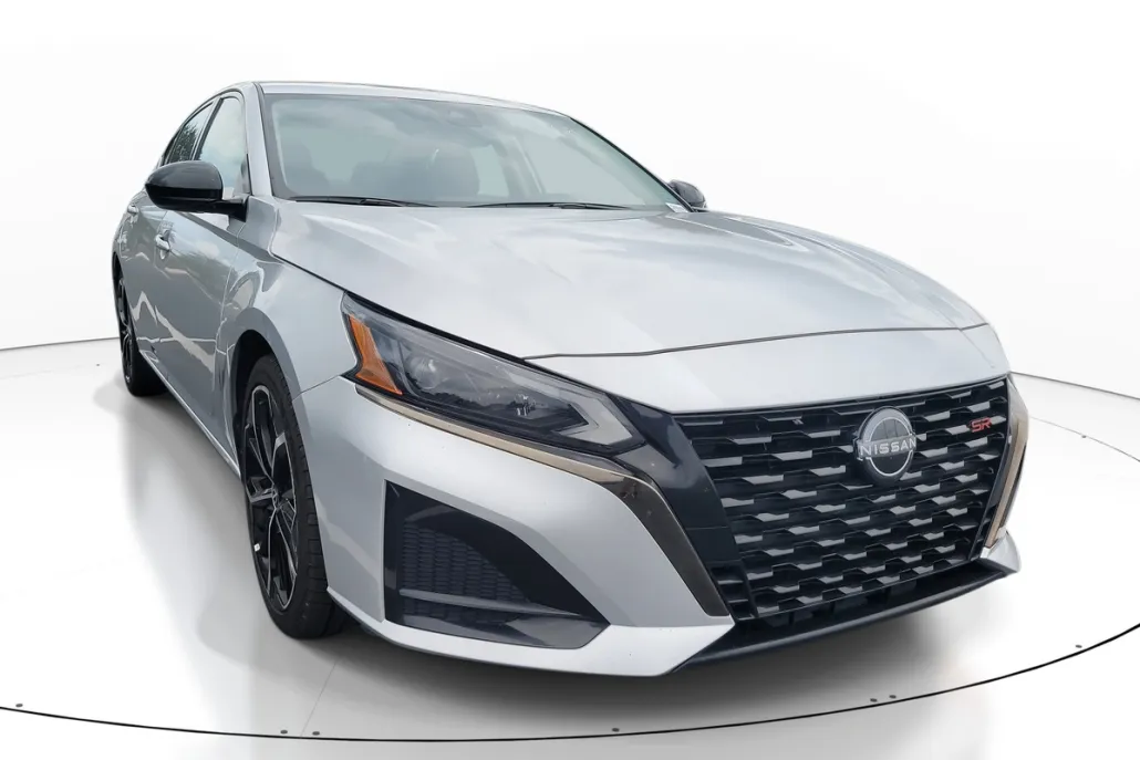 2023 Nissan Altima 2.5 SR photo 1