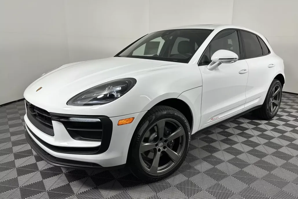 2025 Porsche Macan photo 1