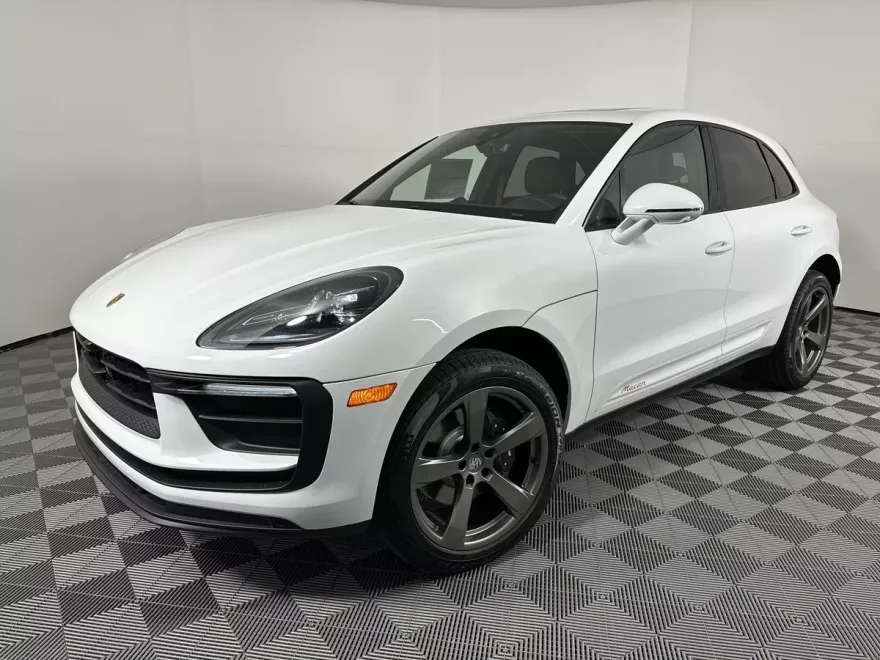 2025 Porsche Macan photo 1