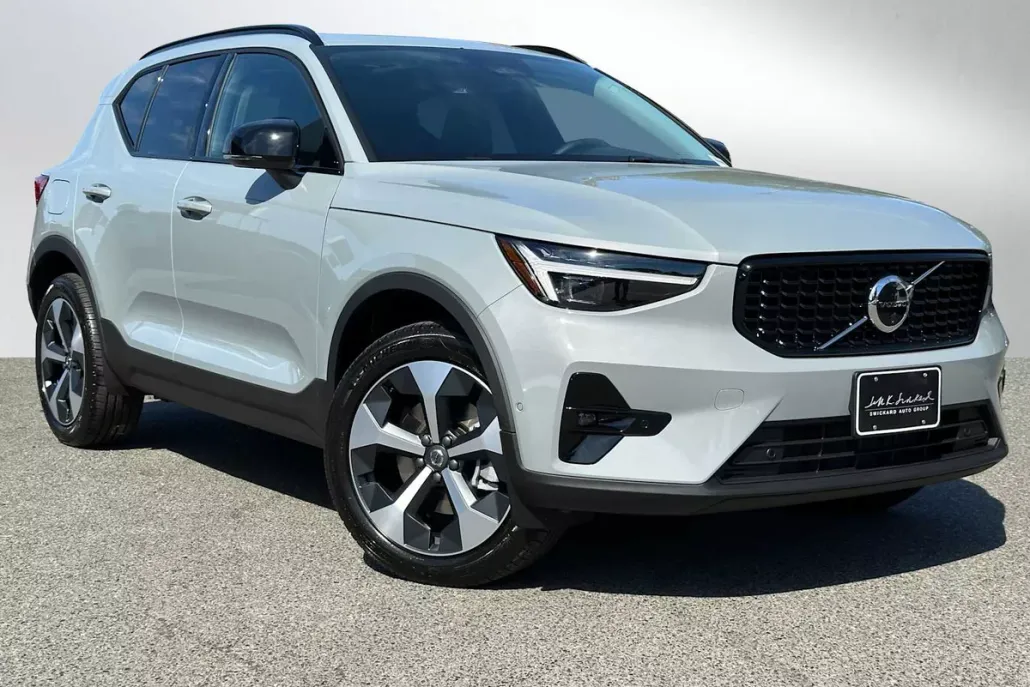 2026 Volvo XC40 Plus photo 1
