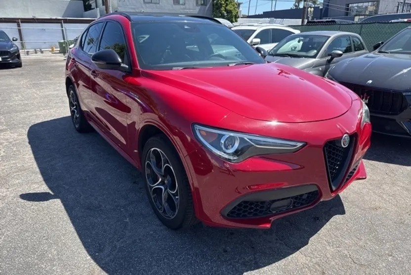 2022 Alfa Romeo Stelvio Ti photo 1