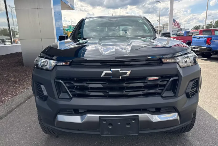 2025 Chevrolet Colorado Trail Boss photo 1