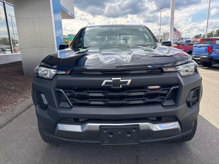 2025 Chevrolet Colorado Trail Boss photo 1