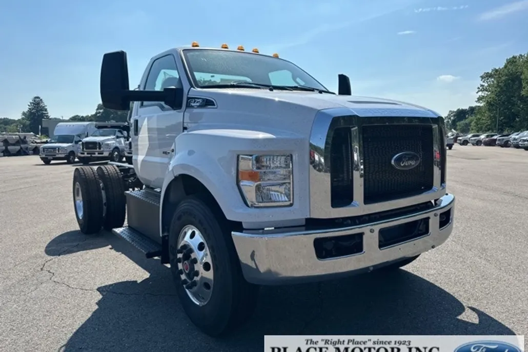 2025 Ford F-750 photo 1