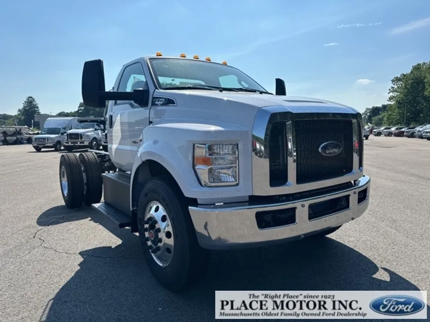 2025 Ford F-750 photo 1