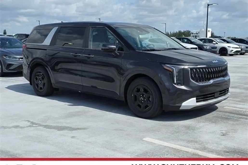 2025 Kia Carnival LXS photo 1