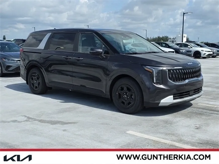 2025 Kia Carnival LXS photo 1