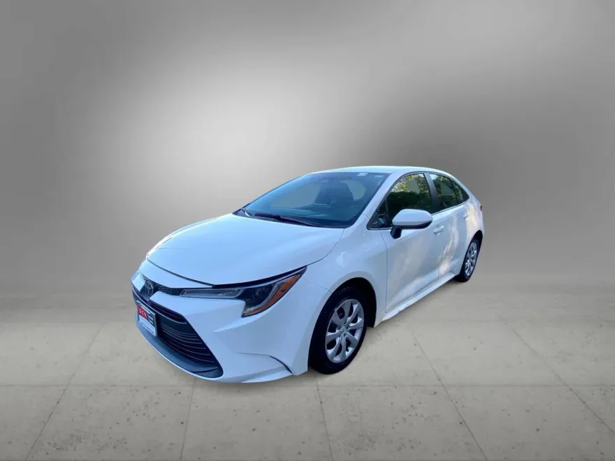 2024 Toyota Corolla LE photo 1