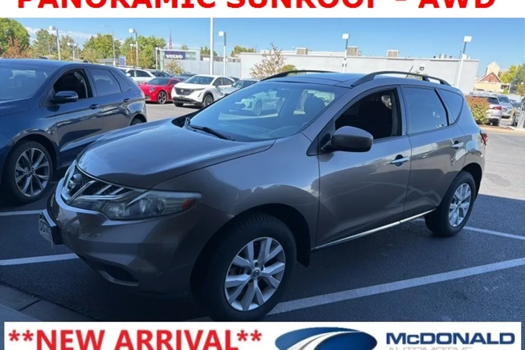 2012 Nissan Murano SV photo 1