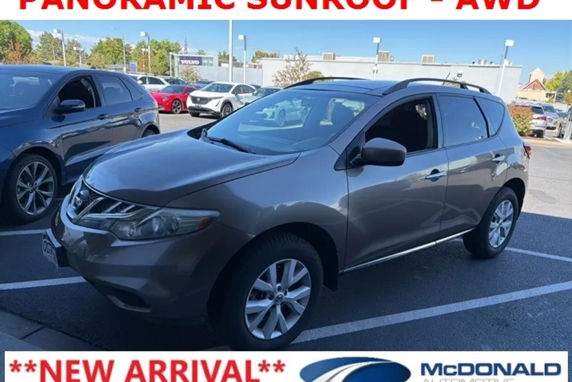2012 Nissan Murano SV photo 1