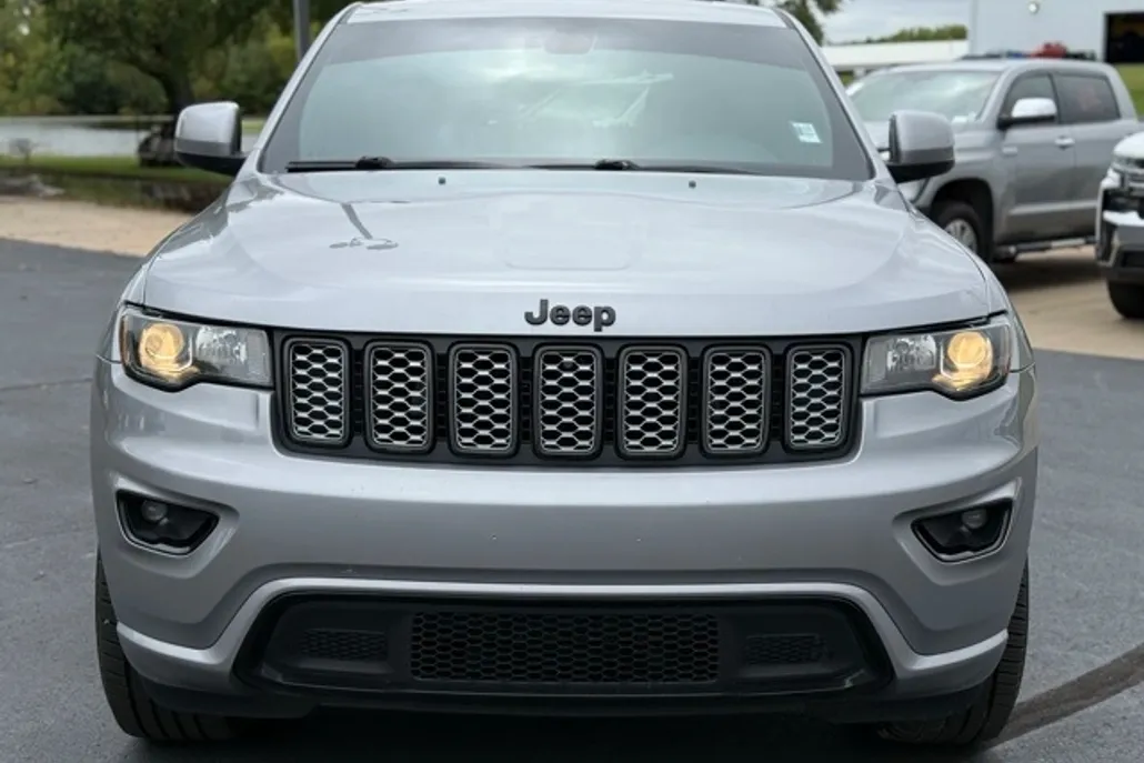 2020 Jeep Grand Cherokee Altitude photo 1