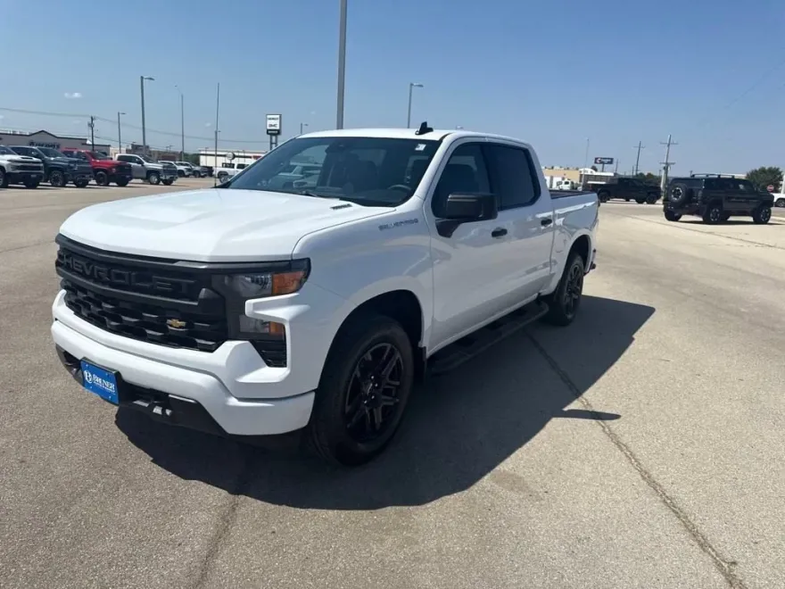 2025 Chevrolet Silverado 1500 Custom photo 1