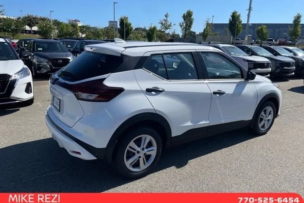 2025 Nissan Kicks Play S photo 1