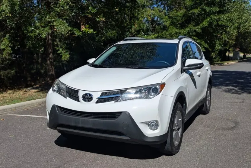 2015 Toyota RAV4 XLE photo 1