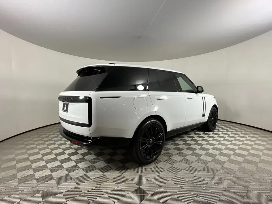 2025 Land Rover Range Rover SE photo 1