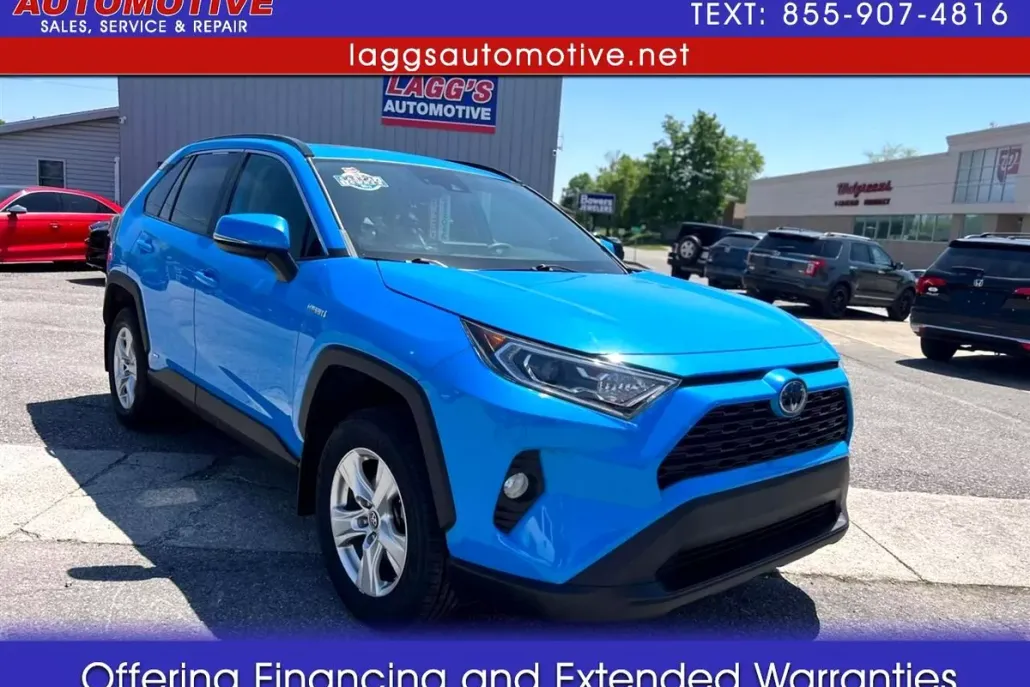 2020 Toyota RAV4 XLE photo 1