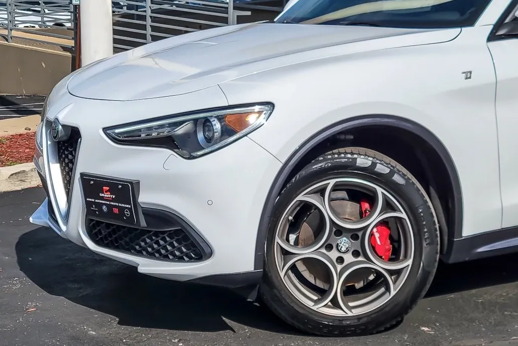 2022 Alfa Romeo Stelvio Ti photo 1