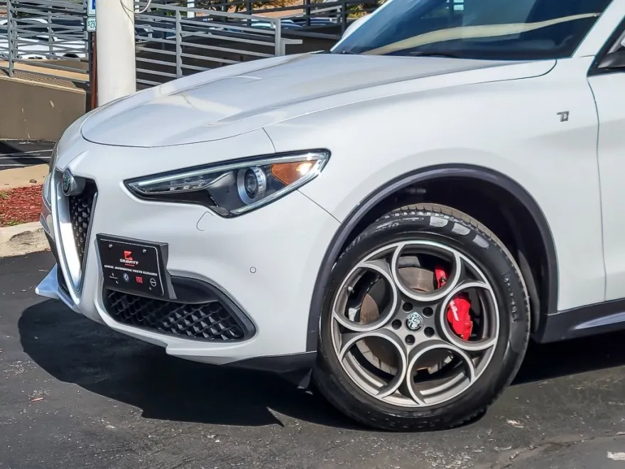 2022 Alfa Romeo Stelvio Ti photo 1