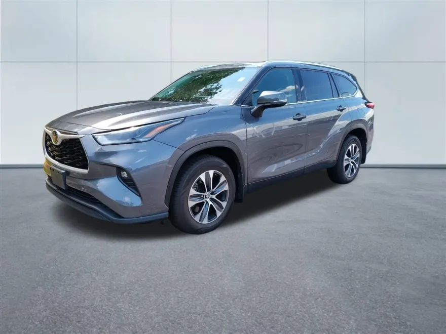 2021 Toyota Highlander XLE photo 1