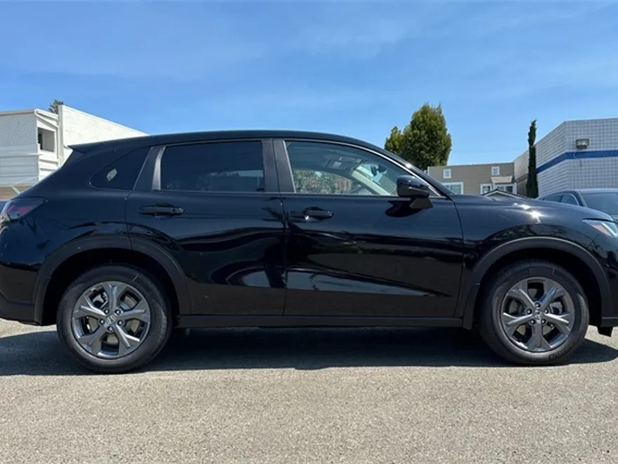 2026 Honda HR-V LX photo 1