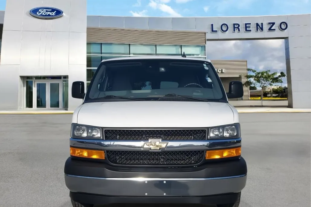 2020 Chevrolet Express Passenger LT photo 1