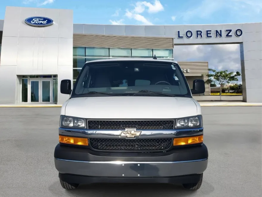 2020 Chevrolet Express Passenger LT photo 1