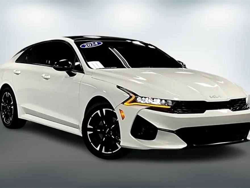 2024 Kia K5 GT-Line photo 1