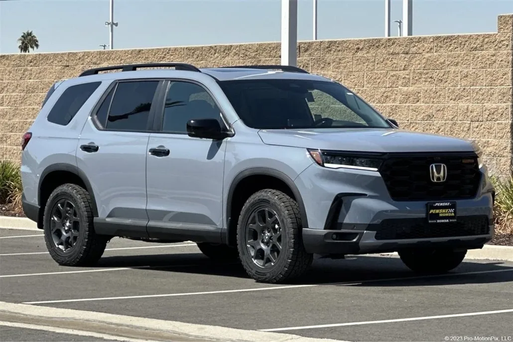 2025 Honda Pilot TrailSport photo 1