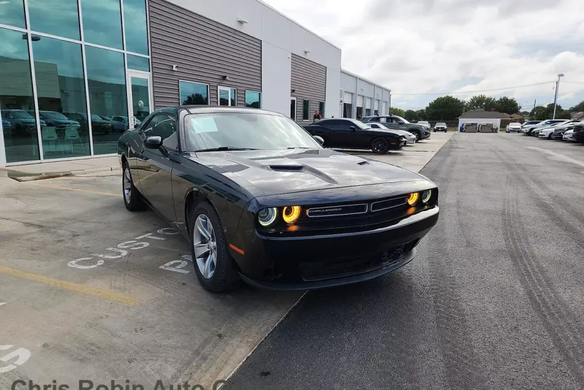 2019 Dodge Challenger SXT photo 1