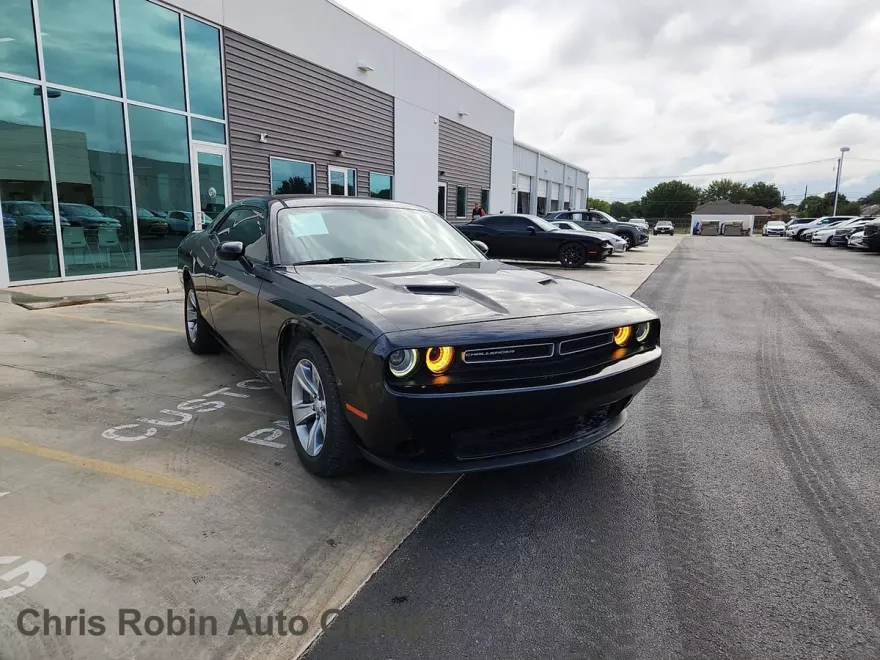 2019 Dodge Challenger SXT photo 1