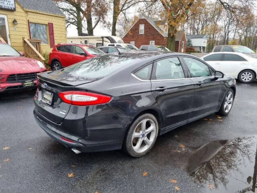 2015 Ford Fusion SE photo 1