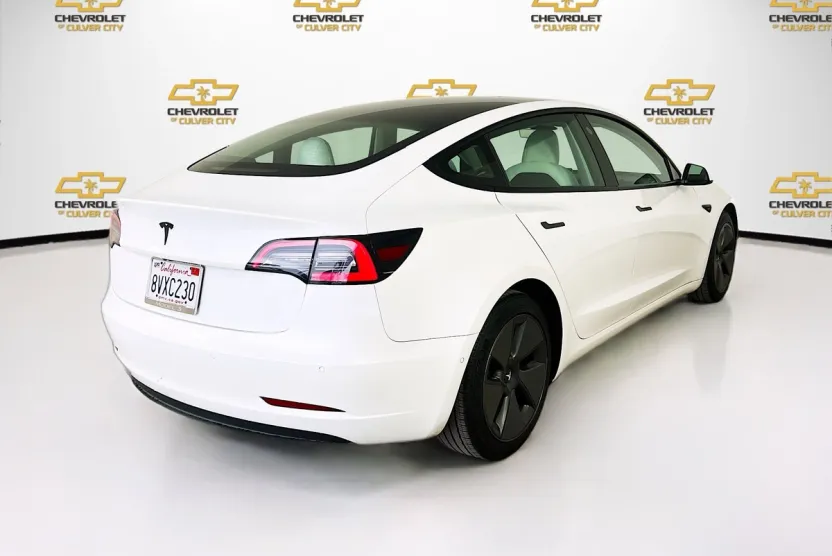 2021 Tesla Model 3 Standard Range Plus photo 1