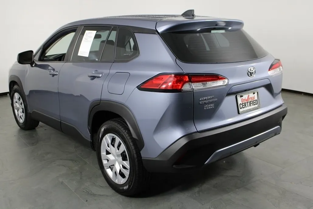 2022 Toyota Corolla Cross L photo 1