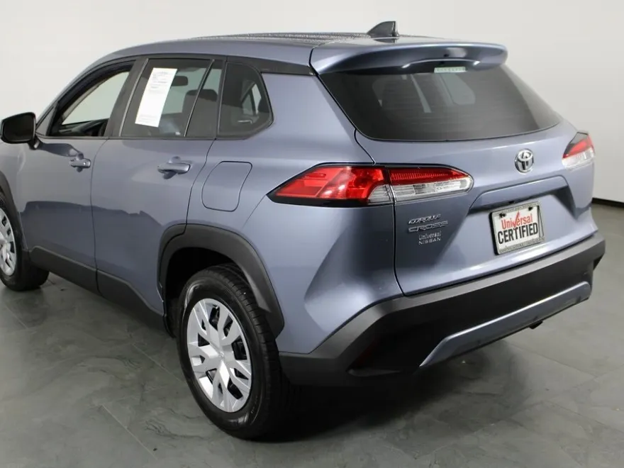 2022 Toyota Corolla Cross L photo 1