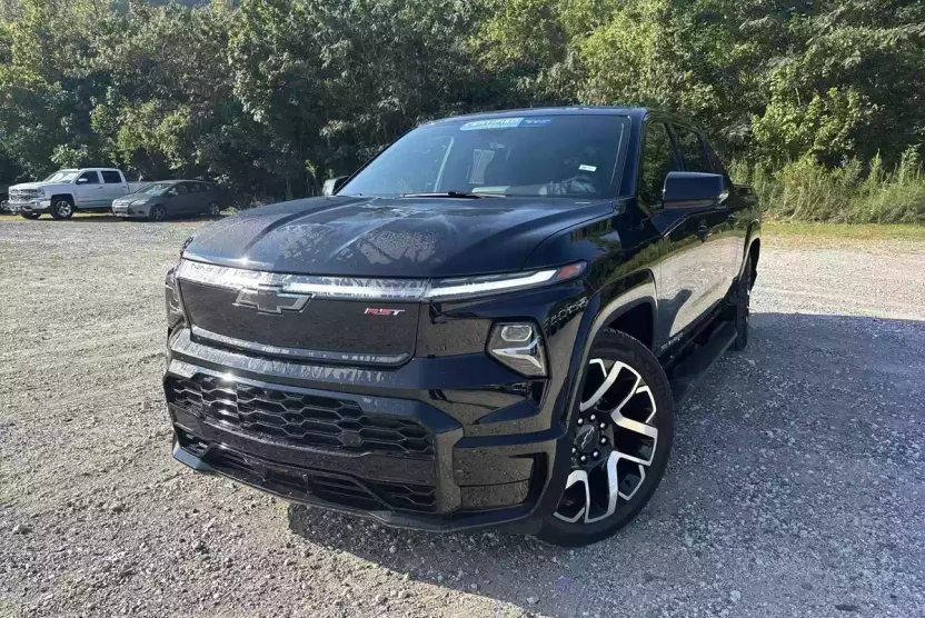 2024 Chevrolet Silverado EV RST photo 1