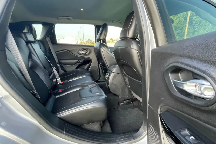 2021 Jeep Cherokee Altitude Sport photo 1