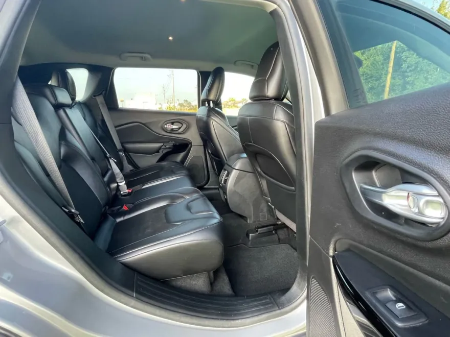 2021 Jeep Cherokee Altitude Sport photo 1