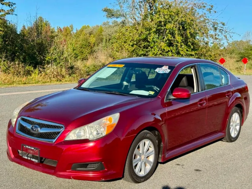 2010 Subaru Legacy 2.5i Premium photo 1