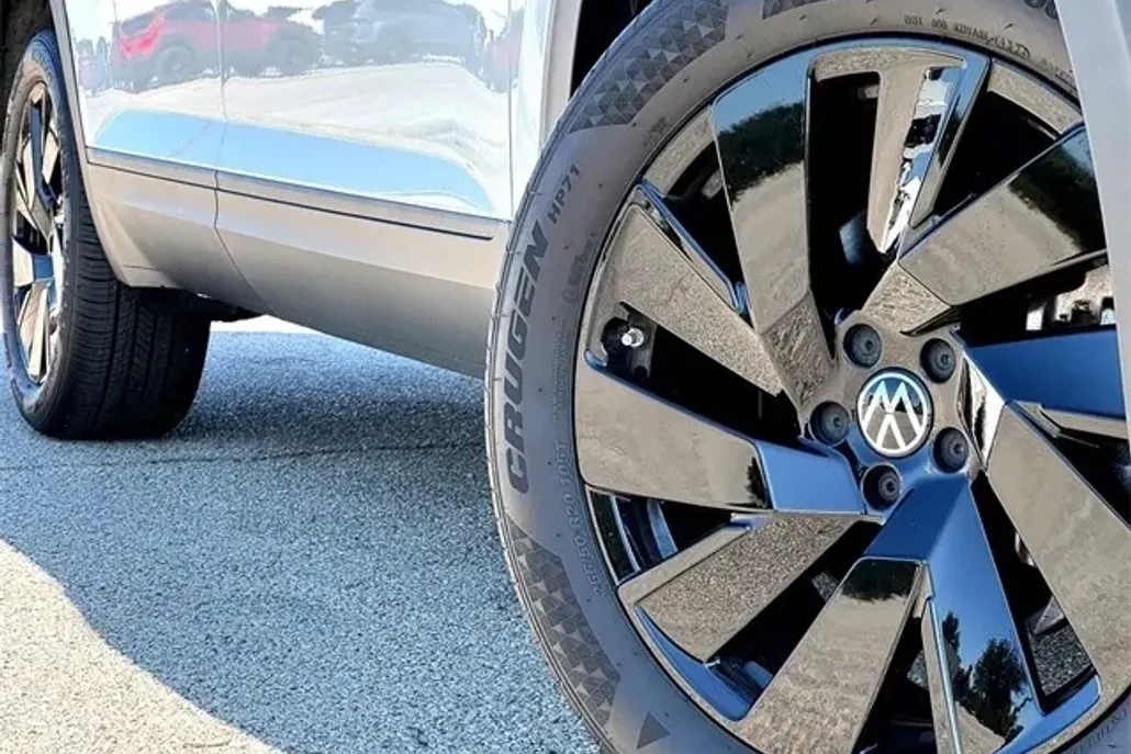 2025 Volkswagen Atlas SE Technology photo 1