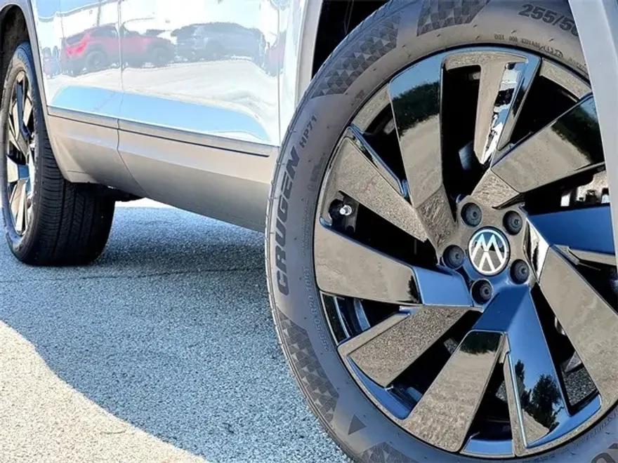 2025 Volkswagen Atlas SE Technology photo 1