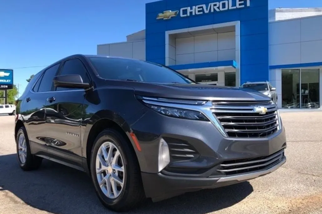 2023 Chevrolet Equinox LT photo 1