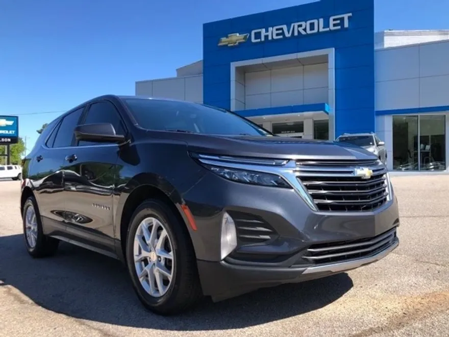 2023 Chevrolet Equinox LT photo 1