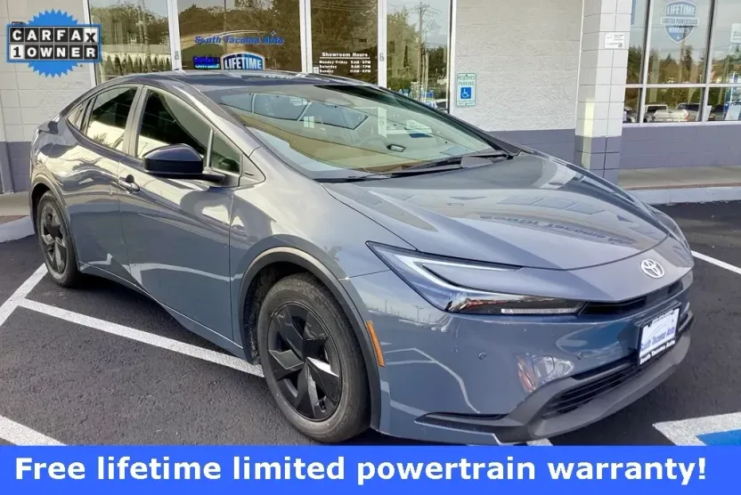 2024 Toyota Prius LE photo 1