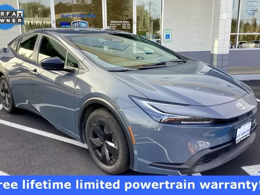 2024 Toyota Prius LE photo 1