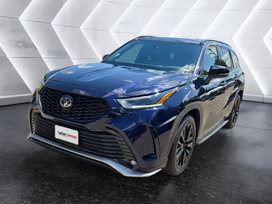 2023 Toyota Highlander XLE photo 1
